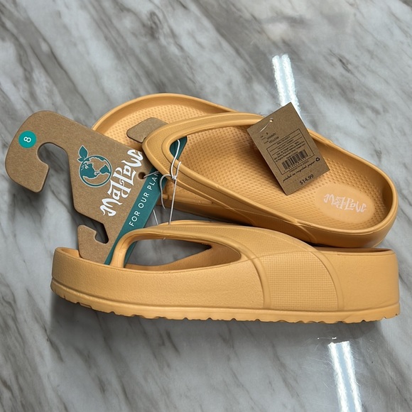 Women’s Sandals - Picture 3 of 4